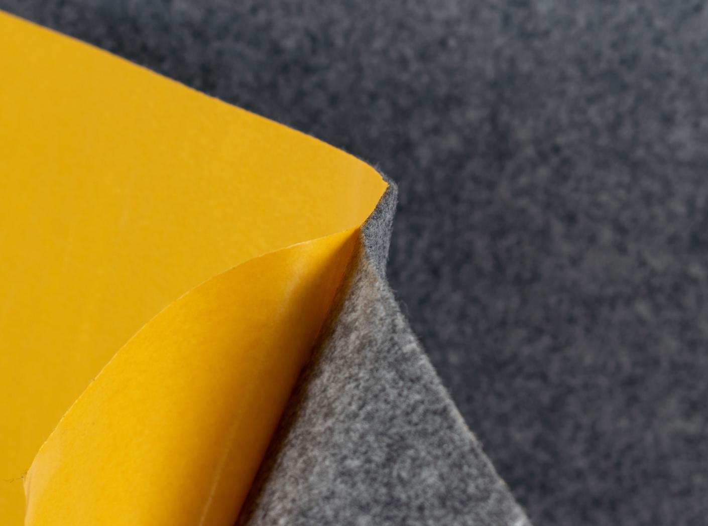 Viltmatt, 133 cm, 360g, helehall, liimiga Viltmatt, 133 cm, 360g, helehall, liimiga