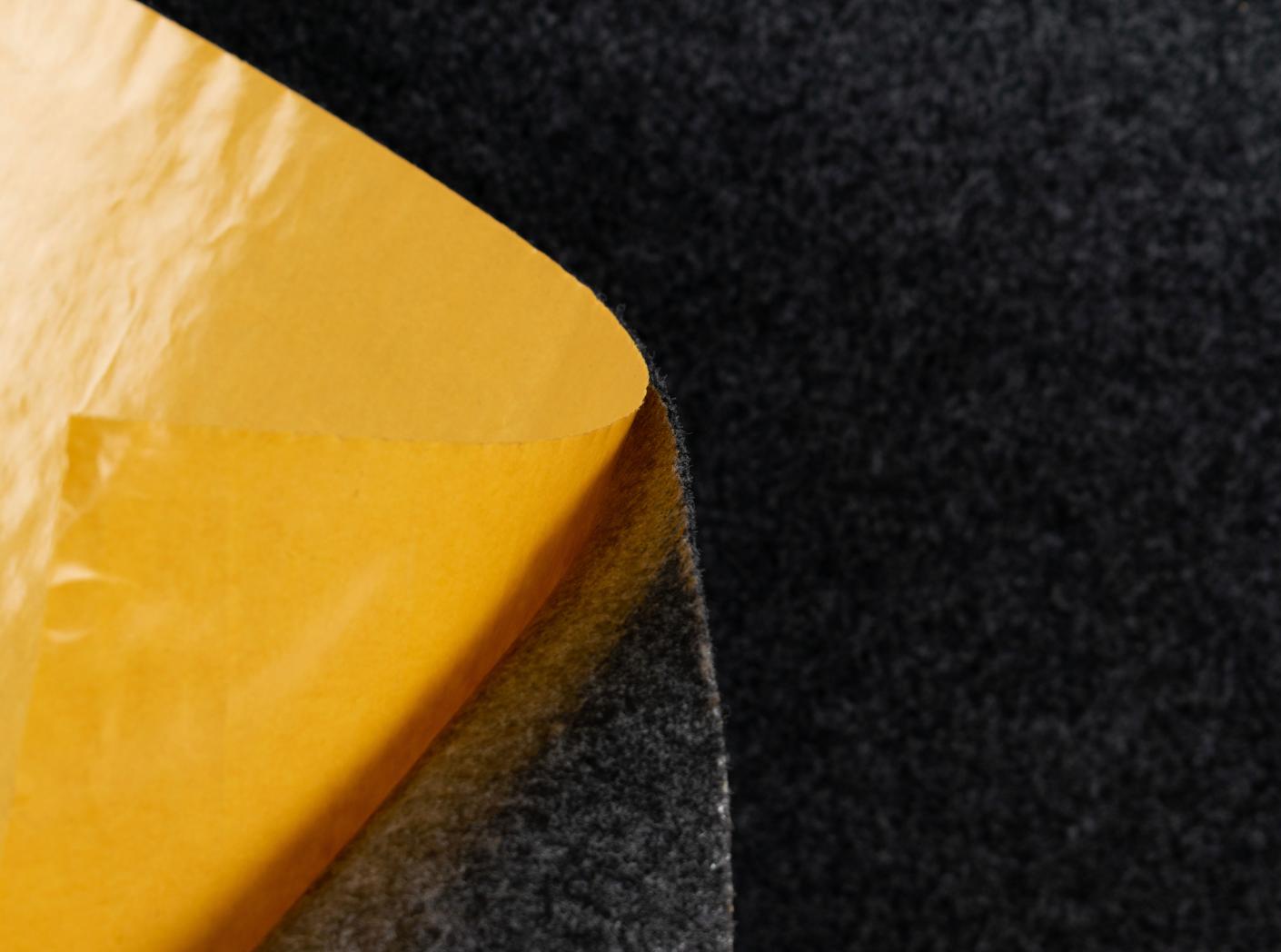 Viltmatt, 133 cm, 320g, tumehall, liimiga Viltmatt, 133 cm, 320g, tumehall, liimiga