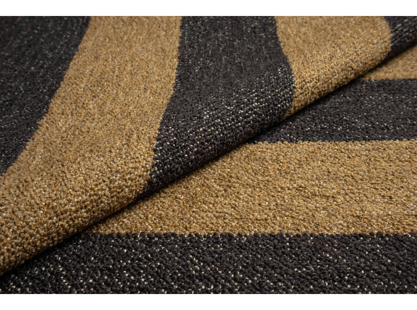 Mööblikangas Barnum Stripe 35 Fudge/Shale Mööblikangas Barnum Stripe 35 Fudge/Shale
